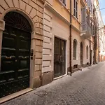 Family Room in Via del Corso Central